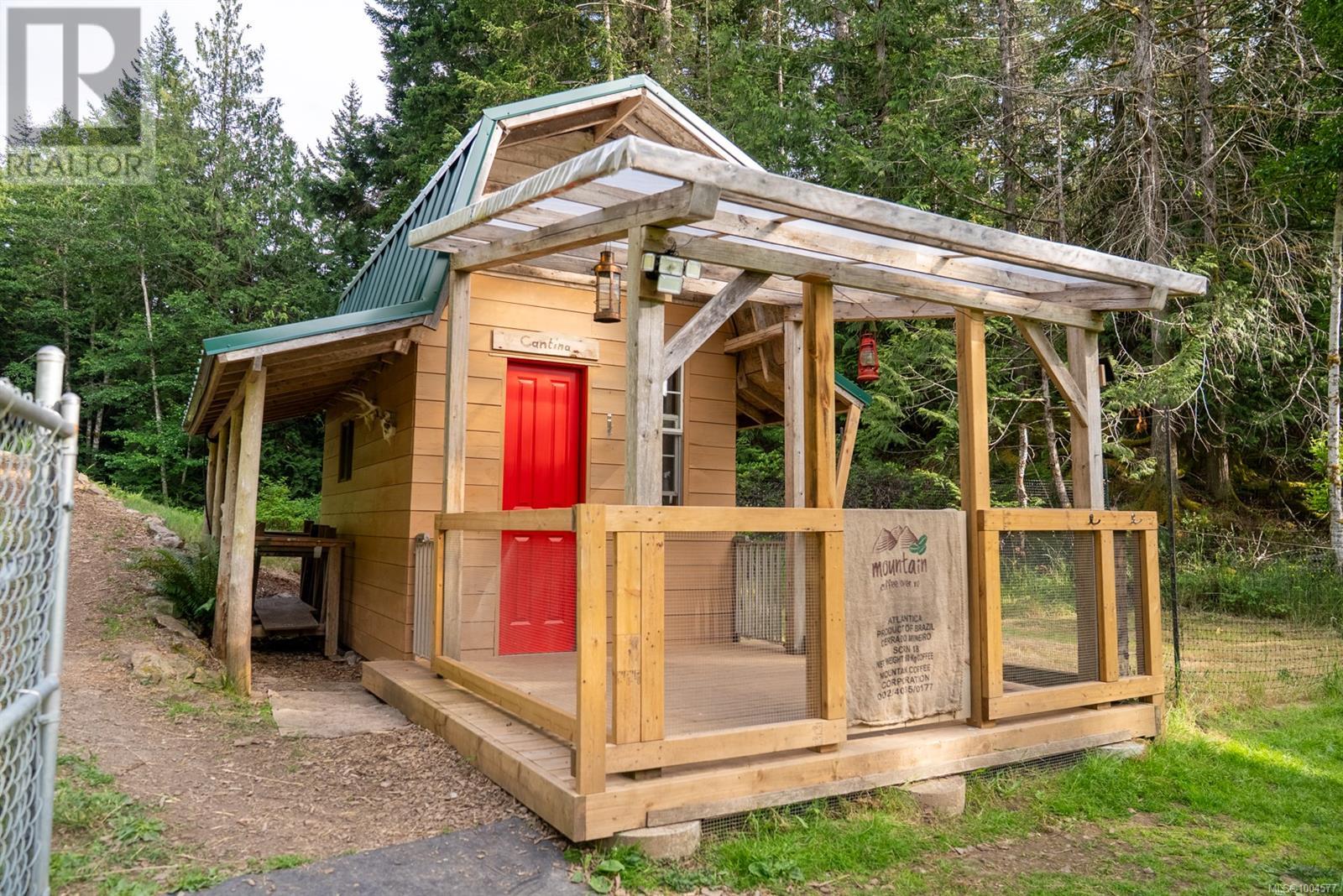5574 Hooson Rd, Pender Island