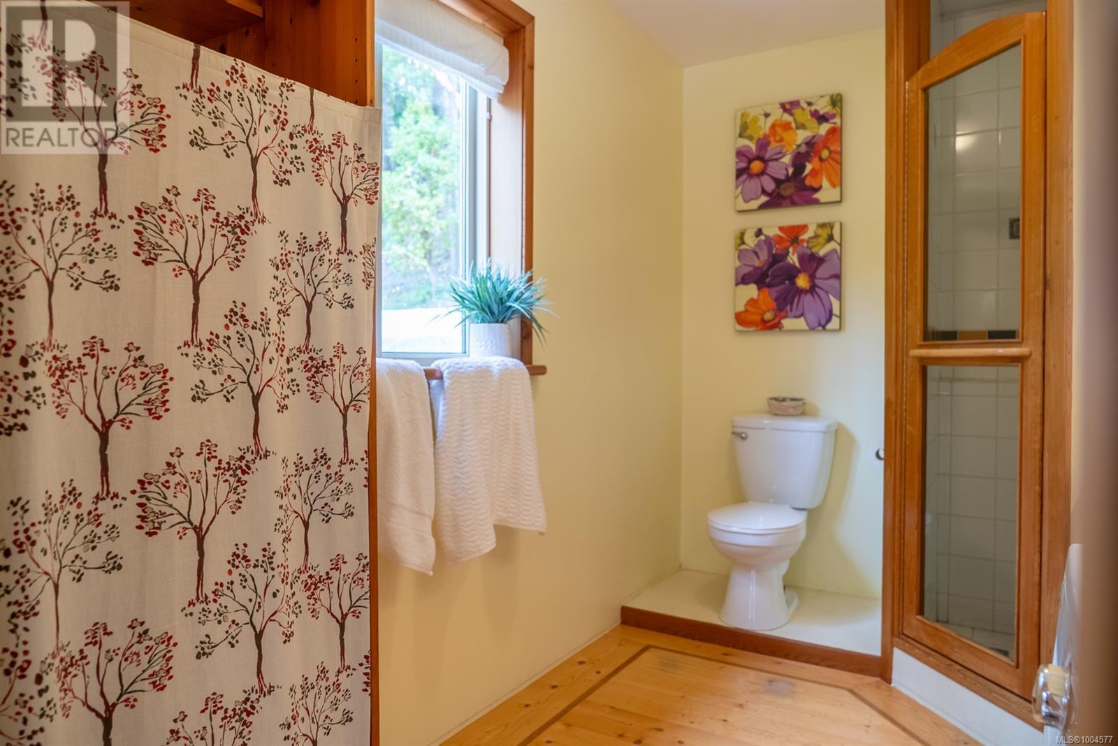 5574 Hooson Rd, Pender Island