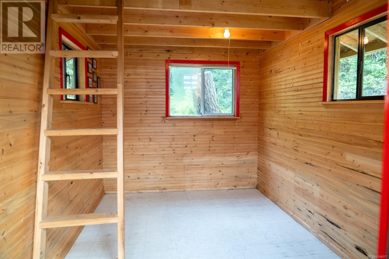 5574 Hooson Rd, Pender Island