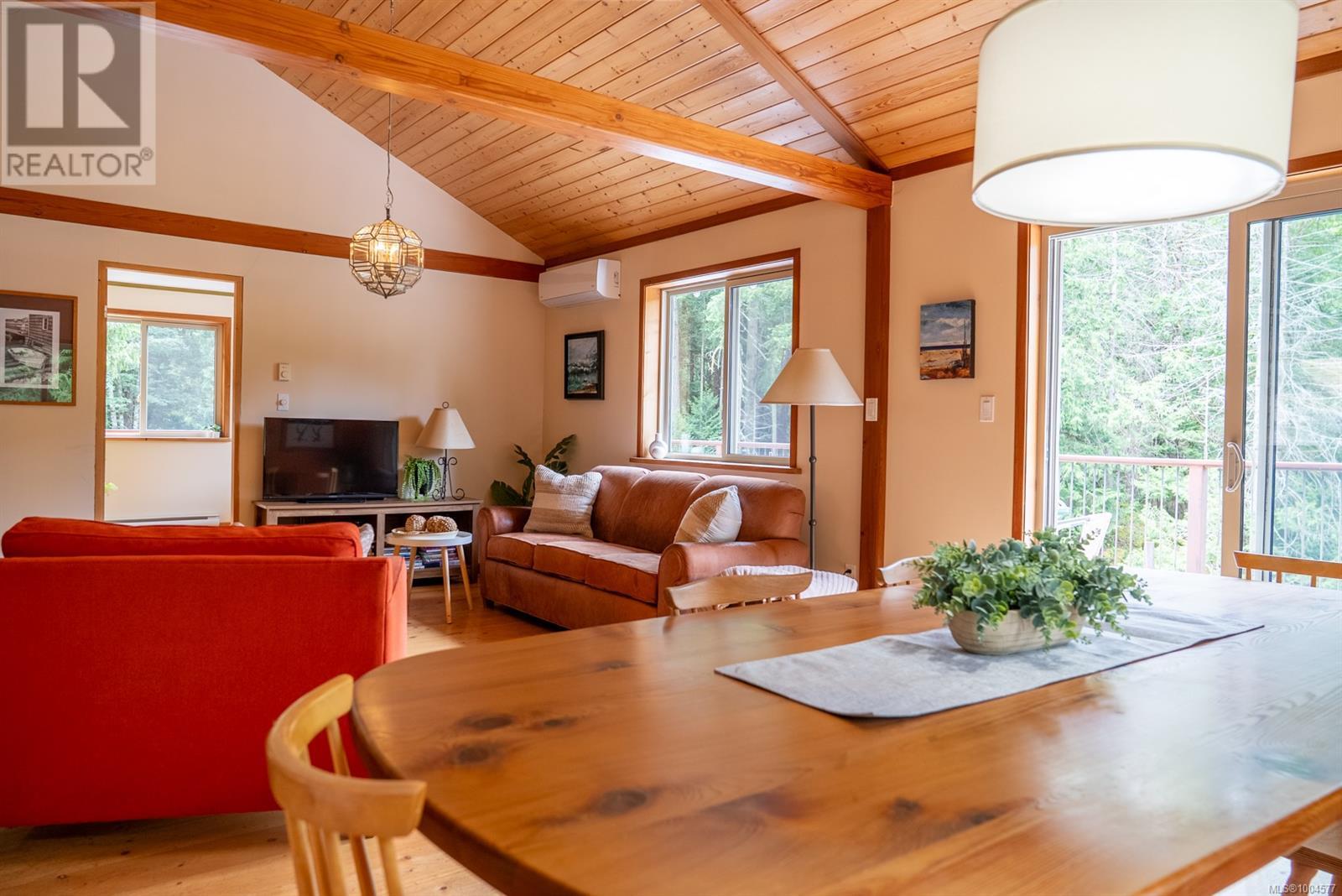 5574 Hooson Rd, Pender Island