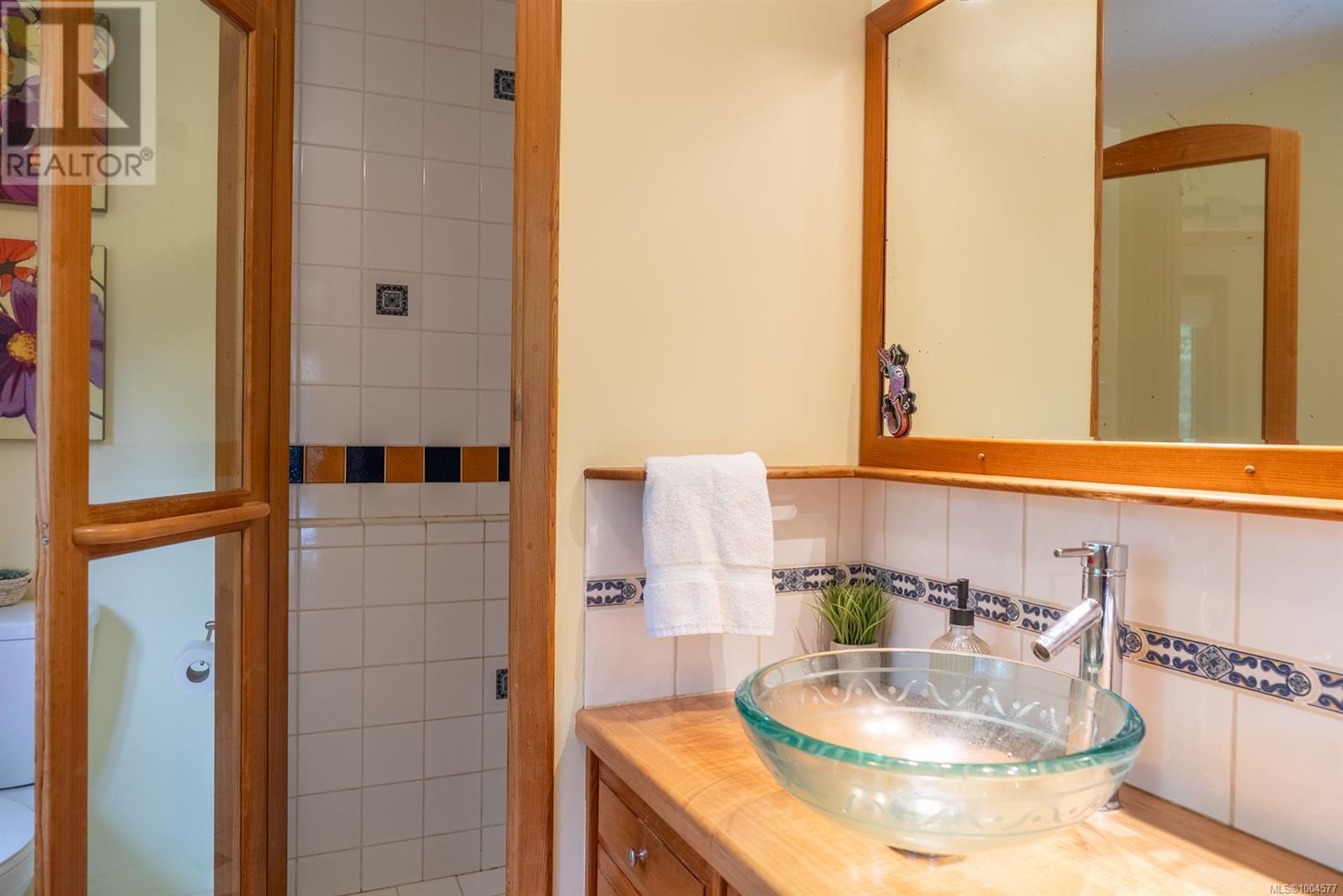 5574 Hooson Rd, Pender Island