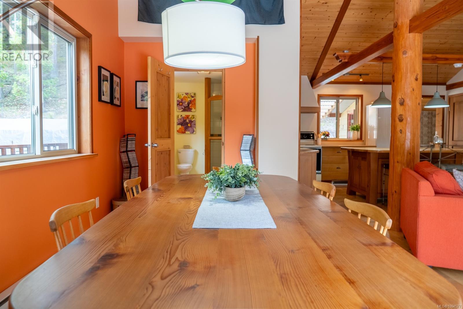 5574 Hooson Rd, Pender Island