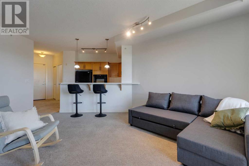 Single Family House for Sale in    Avenue NW Varsity Calgary 
