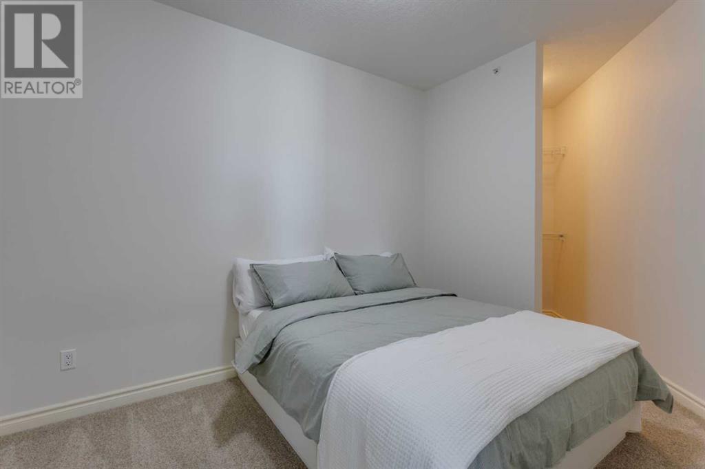 Single Family House for Sale in    Avenue NW Varsity Calgary 