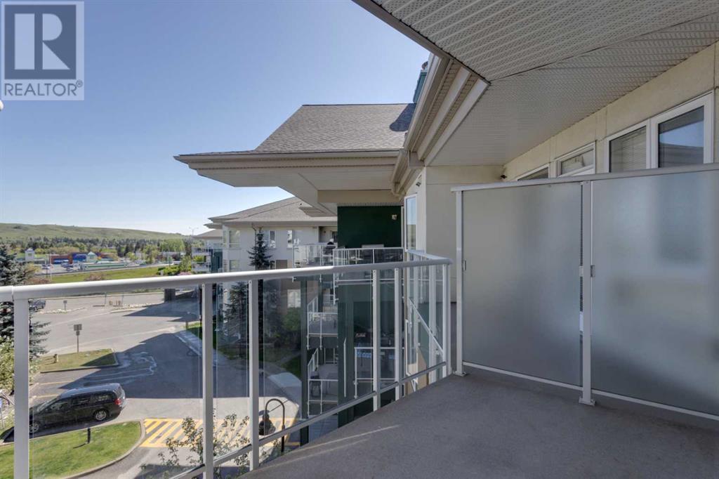 Single Family House for Sale in    Avenue NW Varsity Calgary 