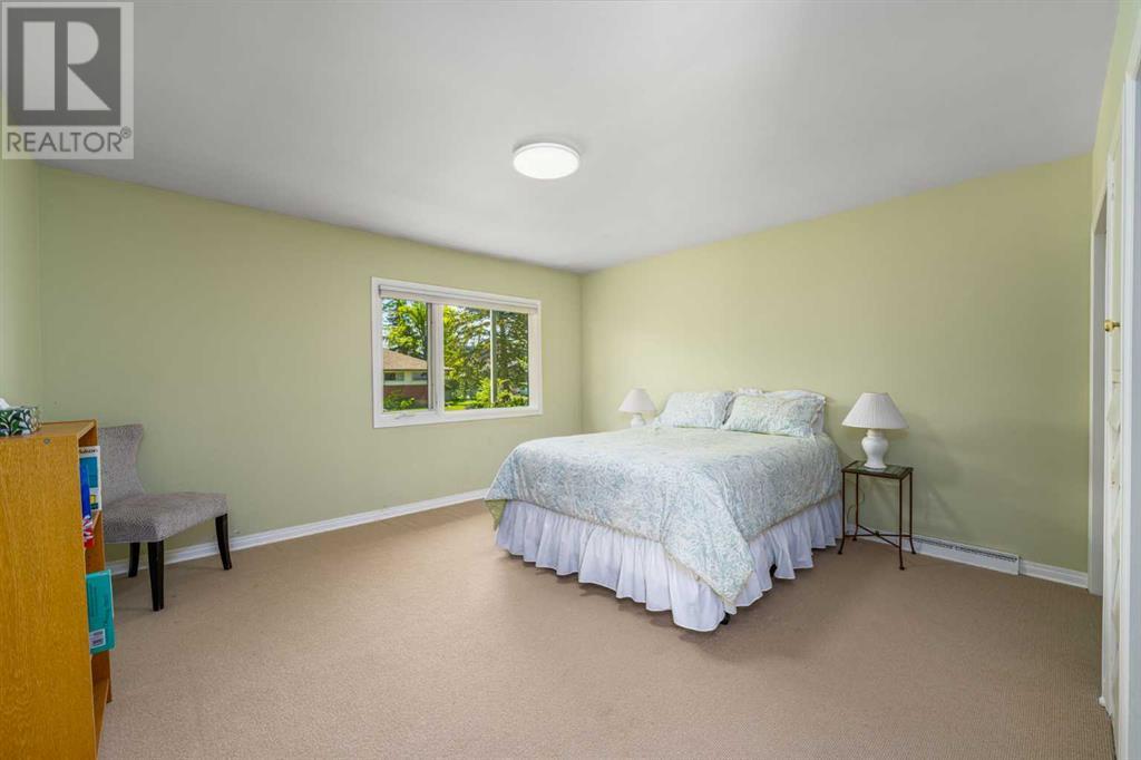 Single Family House 5 Level for Sale in   Avenue NW St Andrews Heights Calgary 