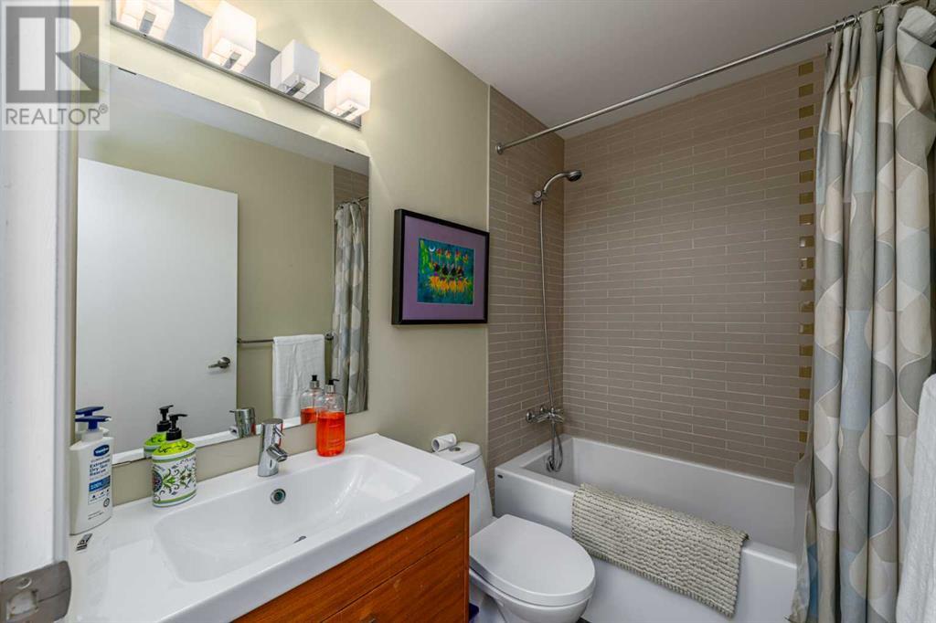 Single Family House 5 Level for Sale in   Avenue NW St Andrews Heights Calgary 
