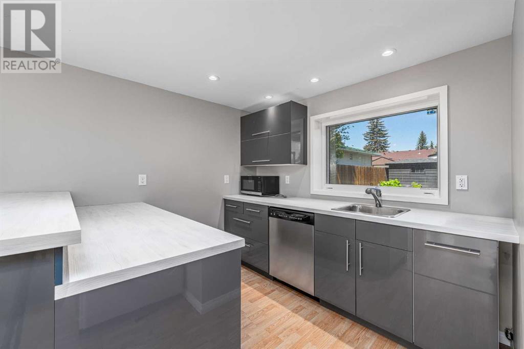 Single Family House 5 Level for Sale in   Avenue NW St Andrews Heights Calgary 