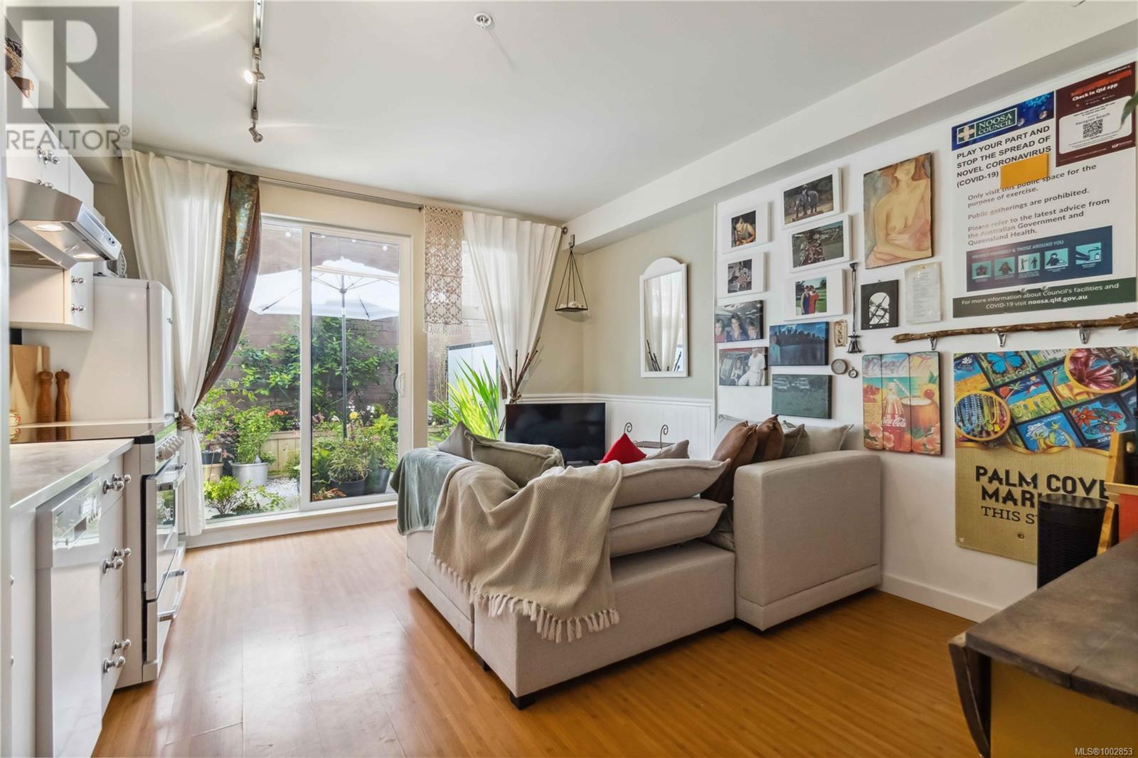 Photo 3 of 103 1007 Johnson St, Victoria BC