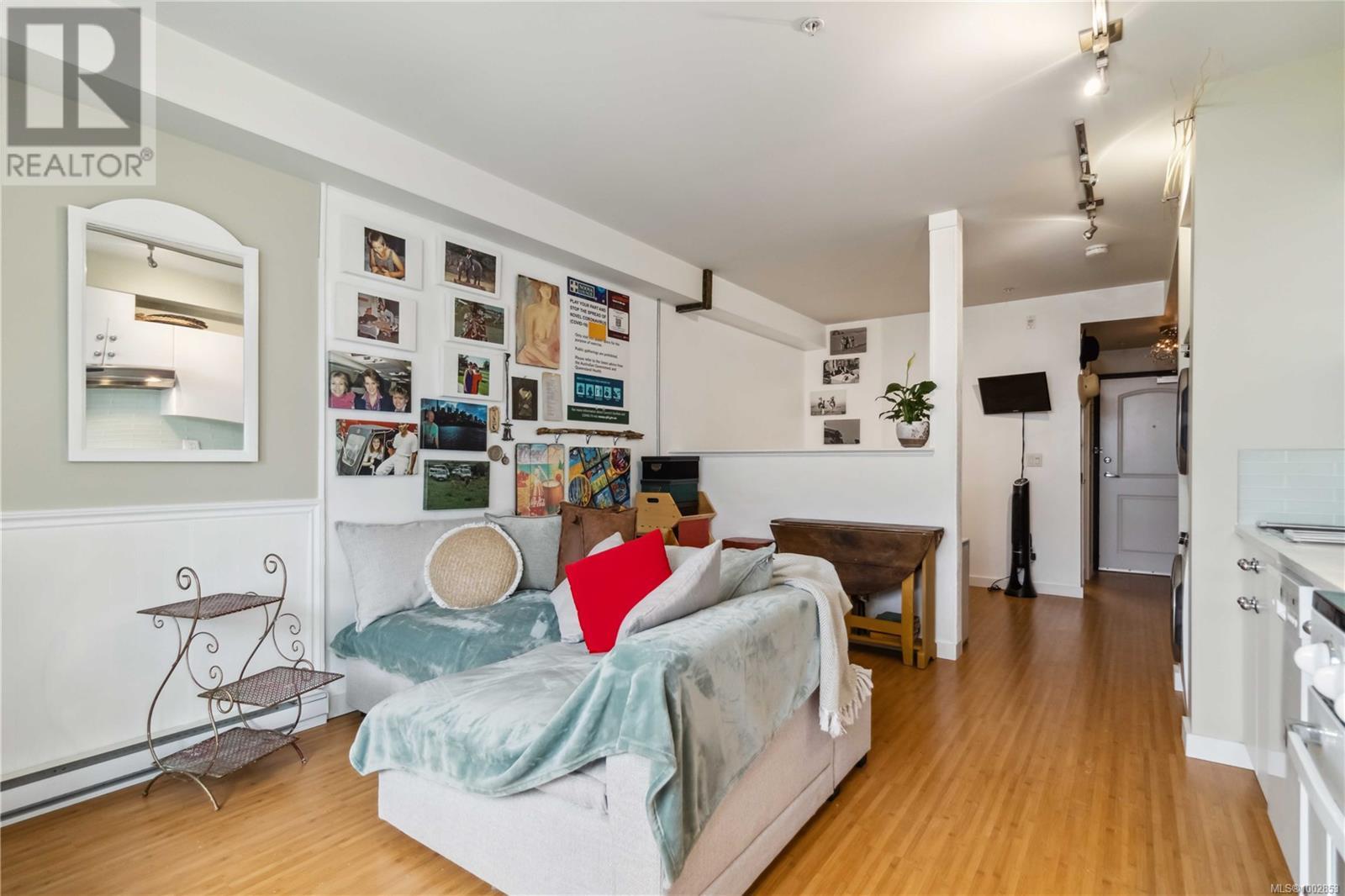 Photo 7 of 103 1007 Johnson St, Victoria BC