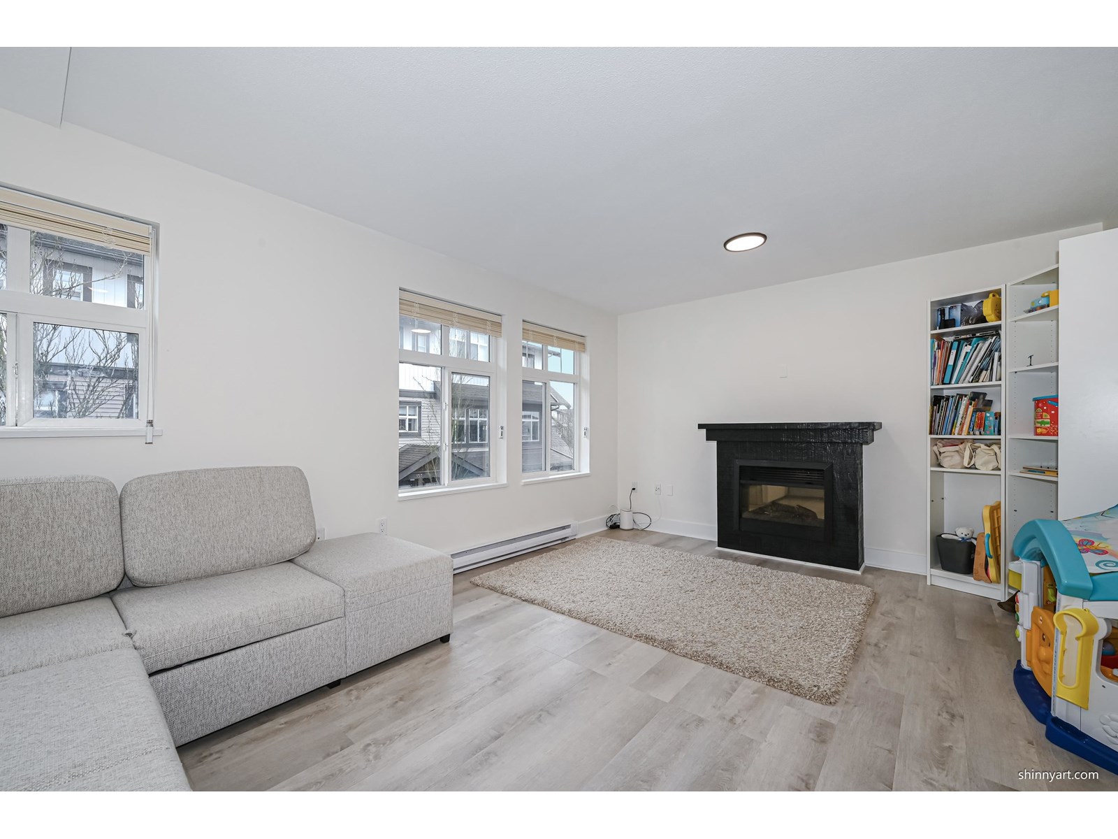 Photo 5 of 167 16177 83 Avenue, Surrey BC