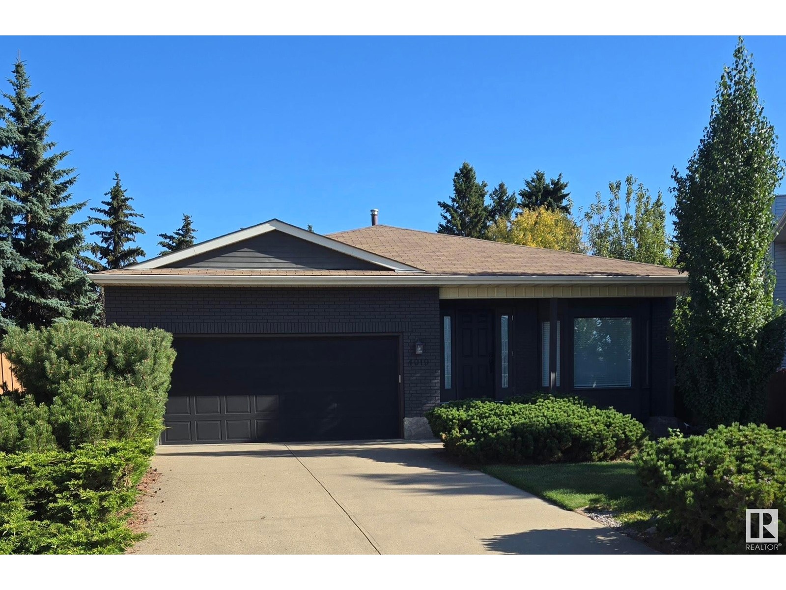 Photo 1 of 4019 104 St Nw, Edmonton AB