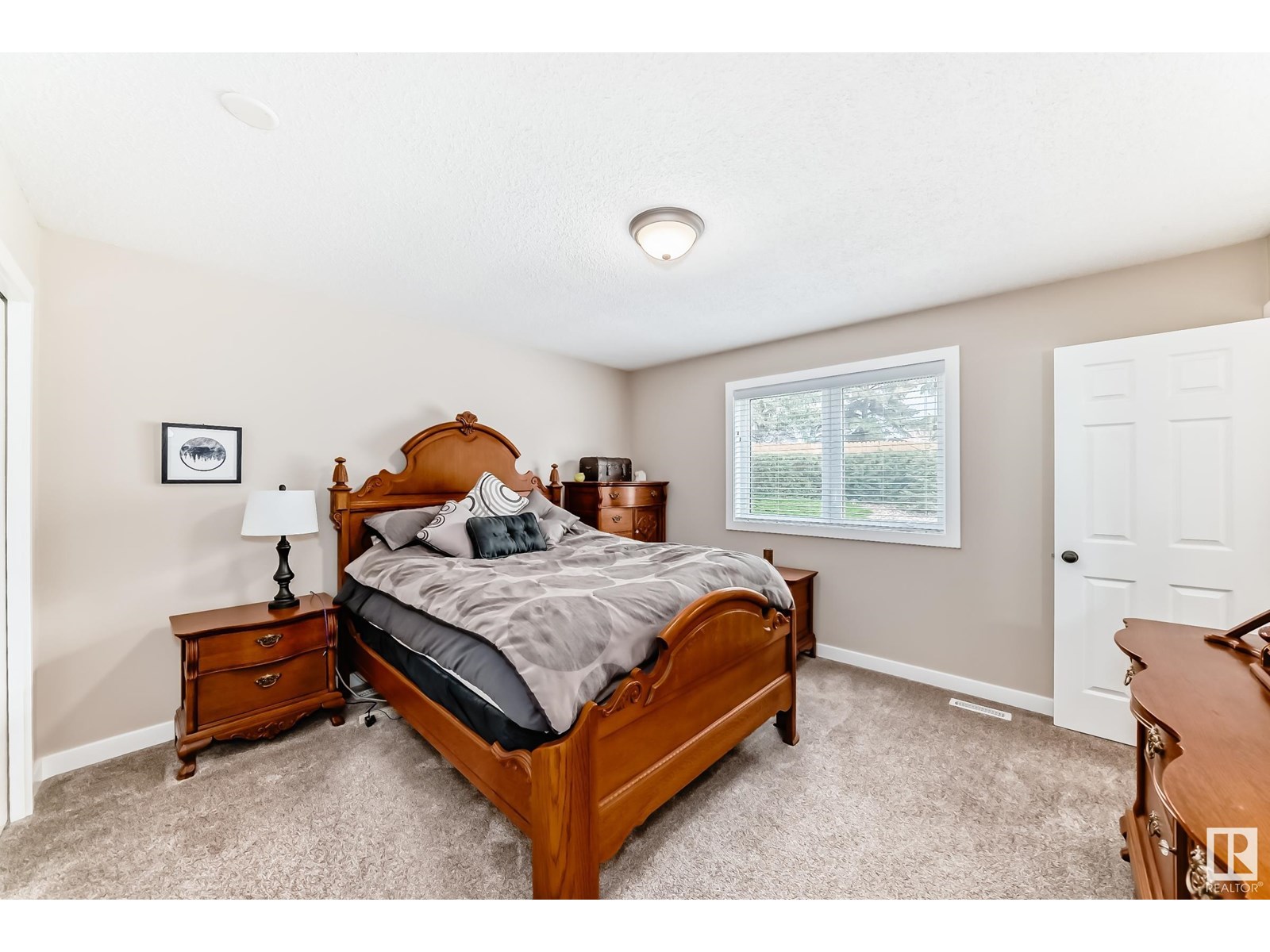 Photo 15 of 4019 104 St Nw, Edmonton AB