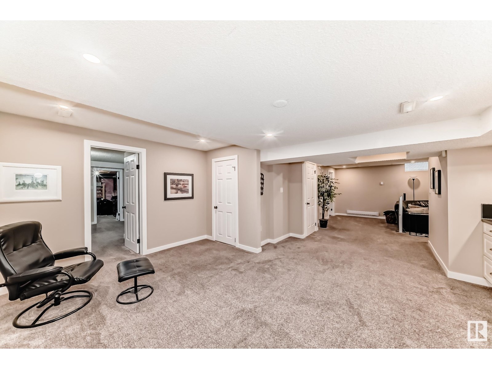 Photo 24 of 4019 104 St Nw, Edmonton AB