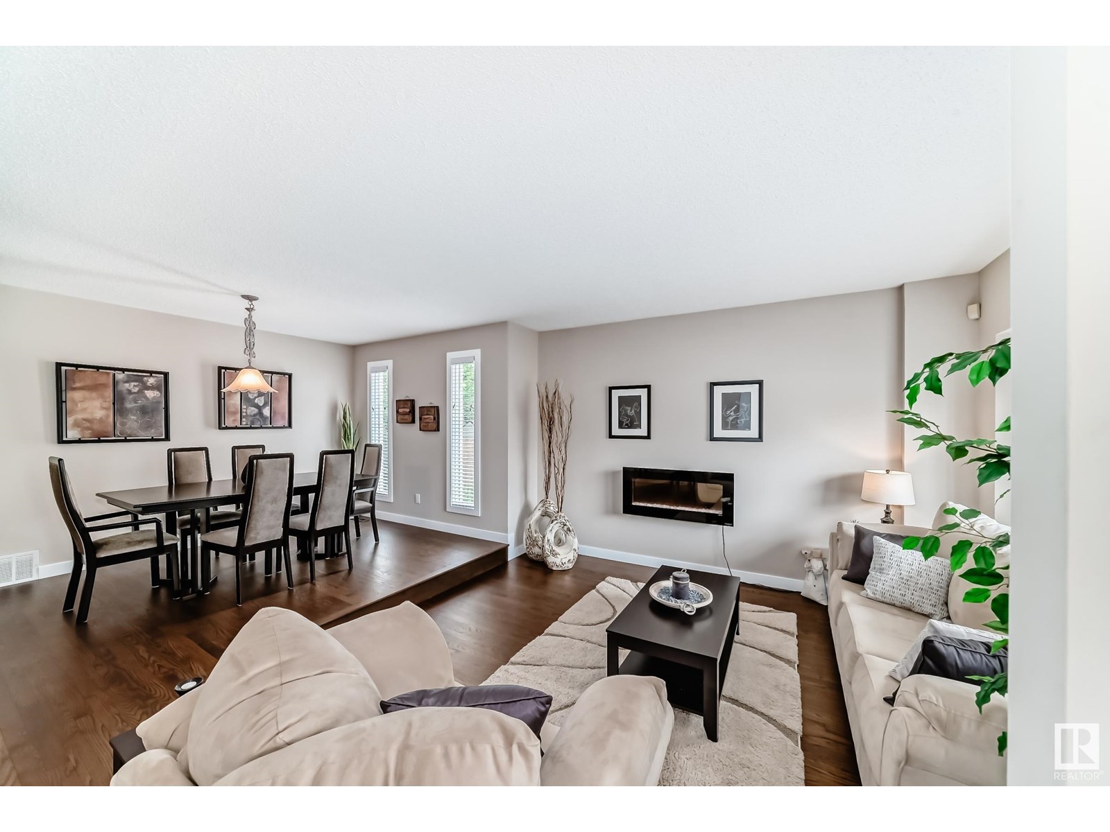 Photo 10 of 4019 104 St Nw, Edmonton AB