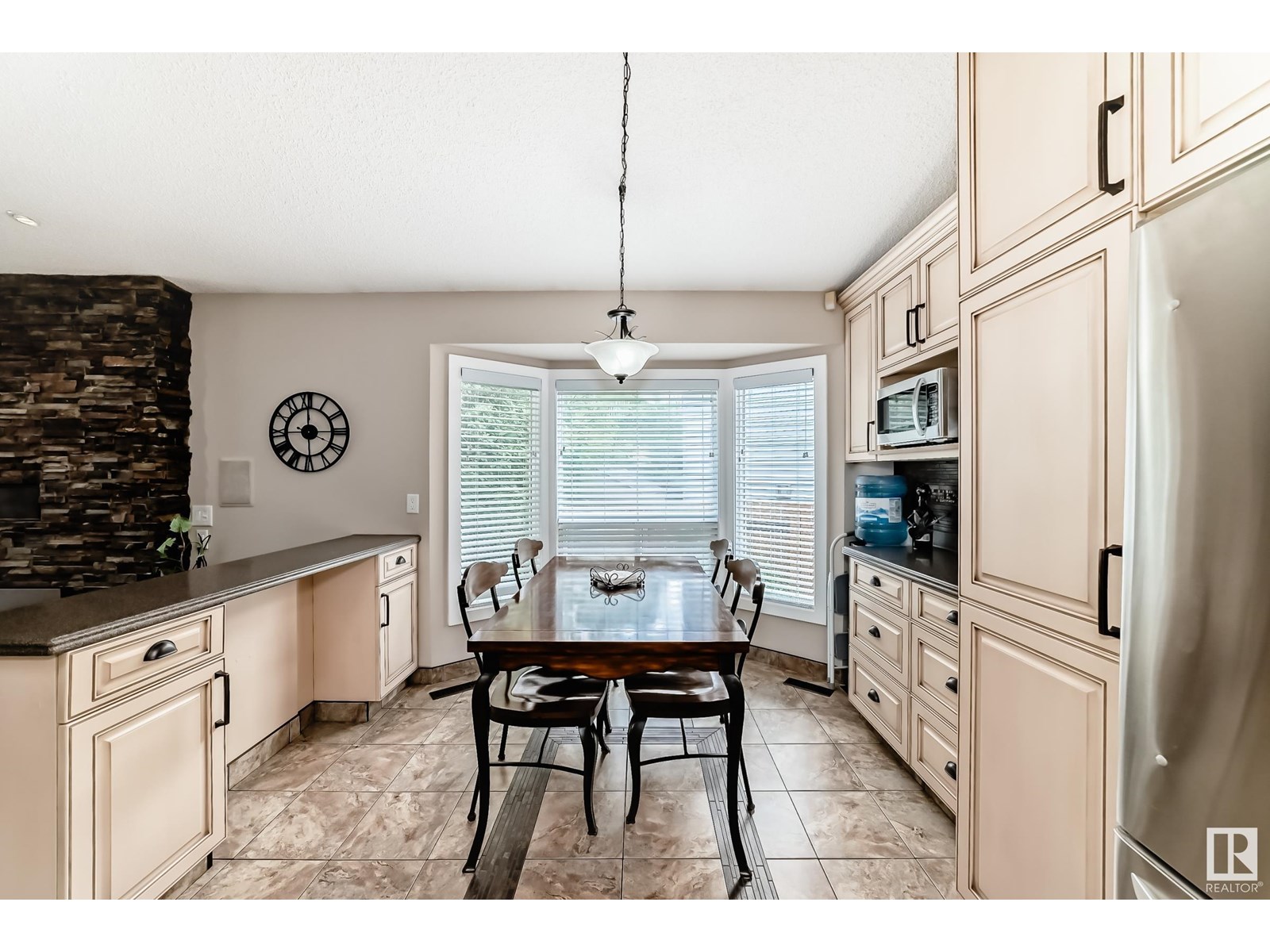 Photo 6 of 4019 104 St Nw, Edmonton AB
