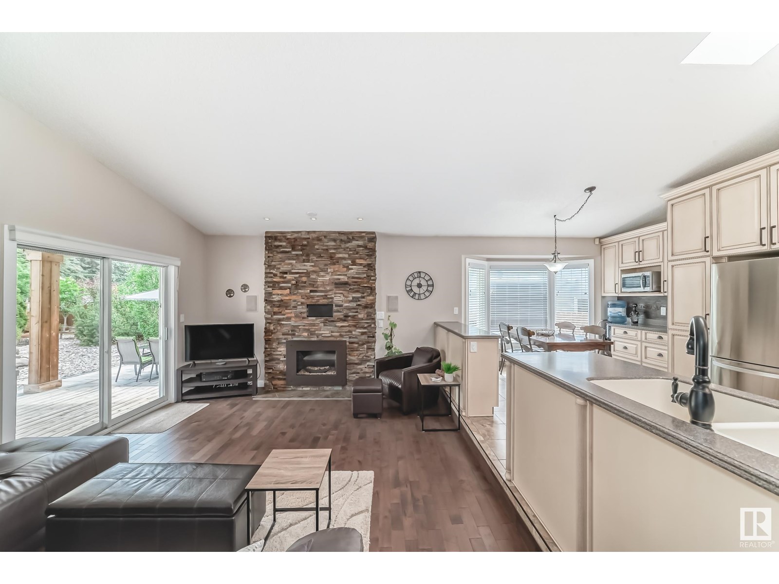 Photo 9 of 4019 104 St Nw, Edmonton AB