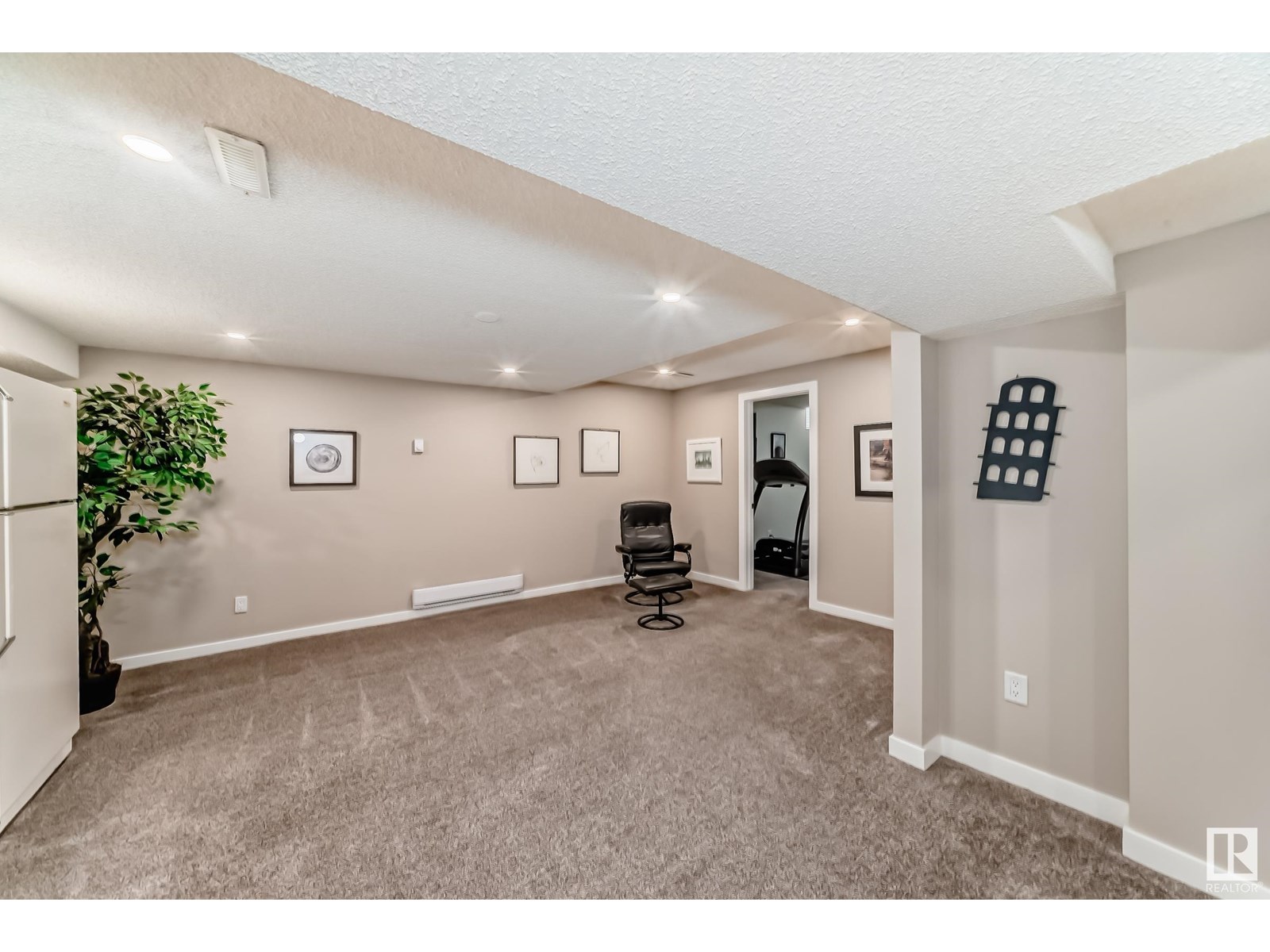 Photo 26 of 4019 104 St Nw, Edmonton AB