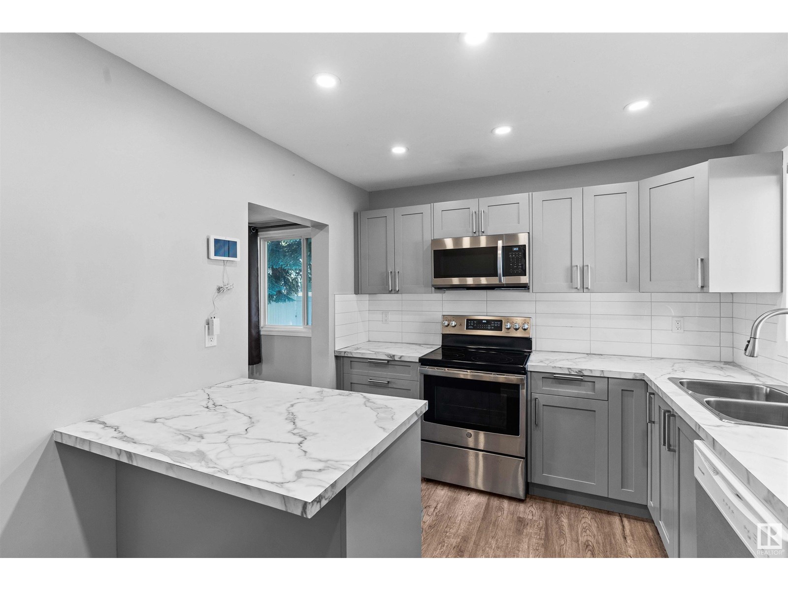 Photo 2 of 115 87 Brookwood Dr, Spruce Grove AB