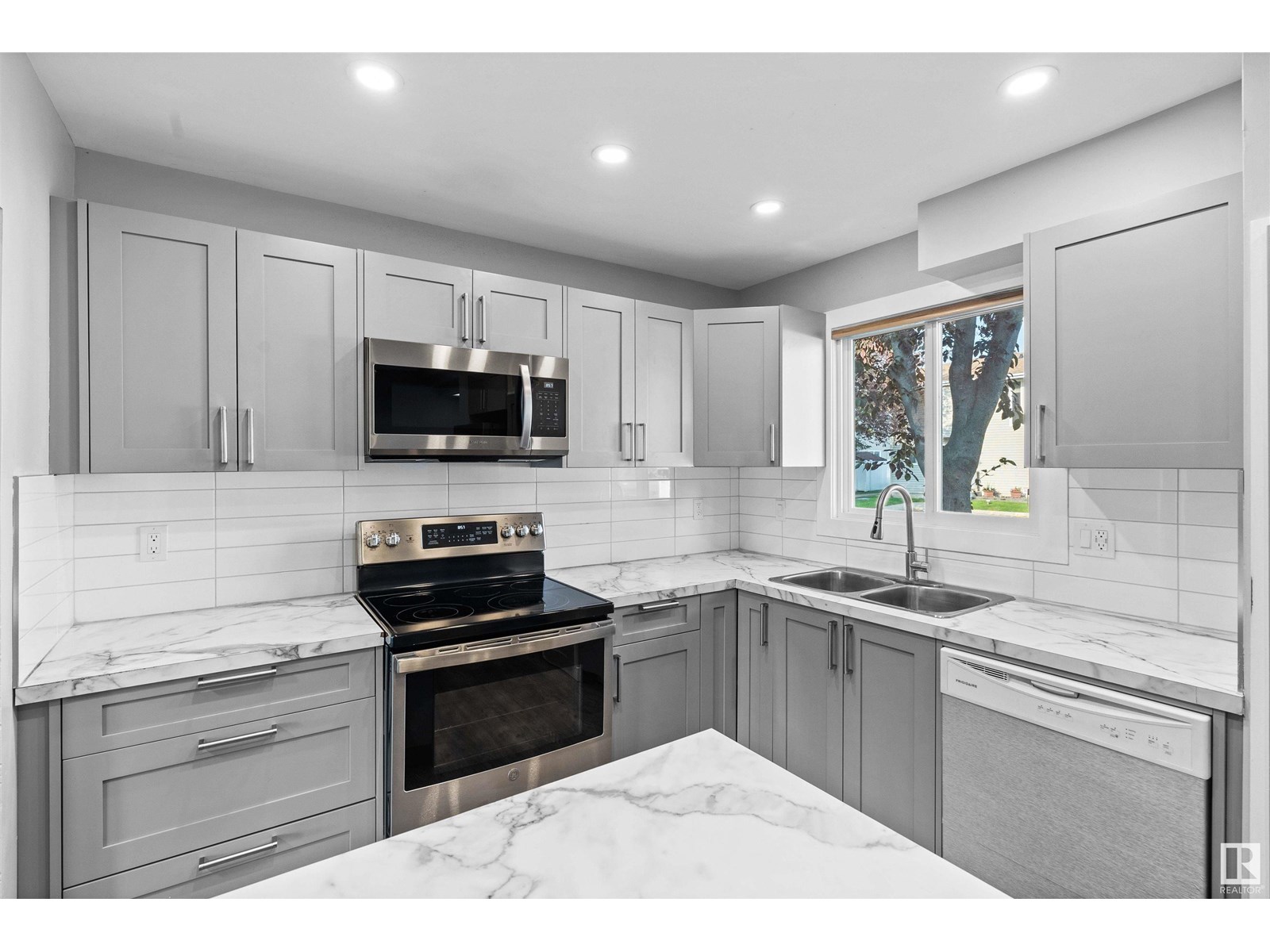Photo 31 of 115 87 Brookwood Dr, Spruce Grove AB