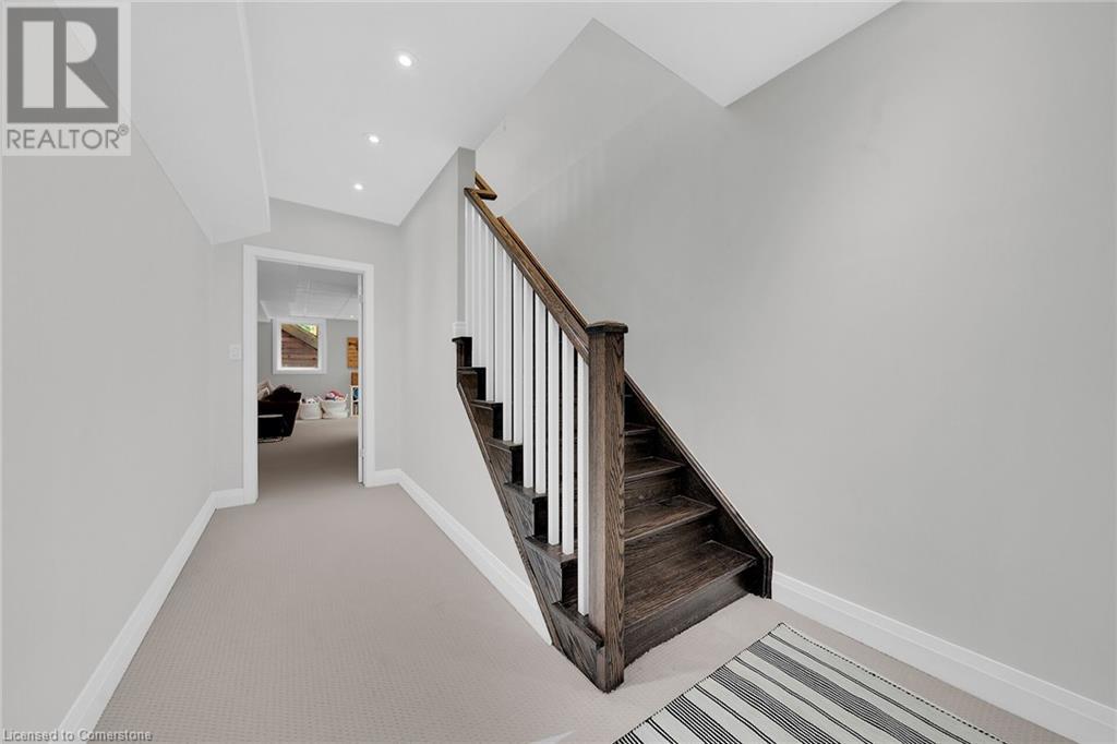 Photo 38 of 6 Vanderburgh Lane, Grimsby ON