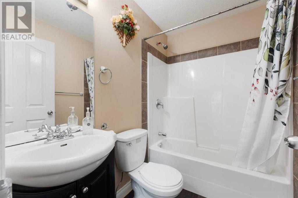 Single Family House Bi-level for Sale in  Tarawood Place NE Taradale Calgary 