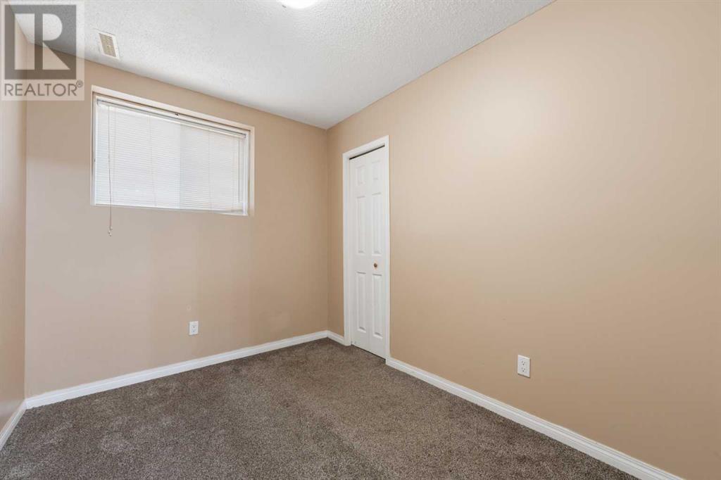 Single Family House Bi-level for Sale in  Tarawood Place NE Taradale Calgary 