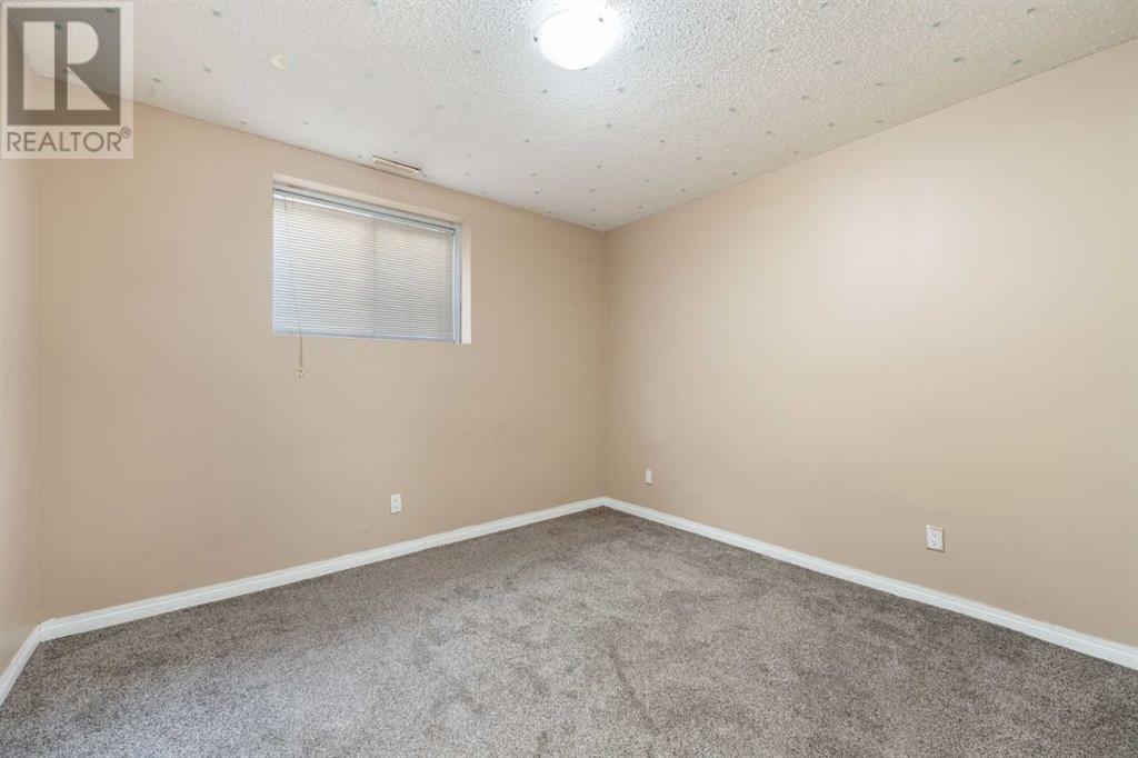 Single Family House Bi-level for Sale in  Tarawood Place NE Taradale Calgary 