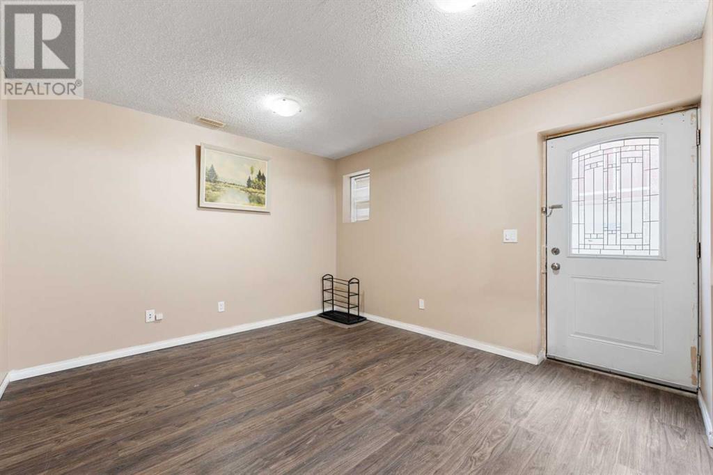 Single Family House Bi-level for Sale in  Tarawood Place NE Taradale Calgary 