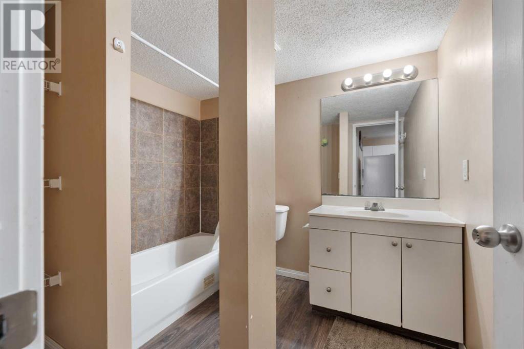 Single Family House Bi-level for Sale in  Tarawood Place NE Taradale Calgary 