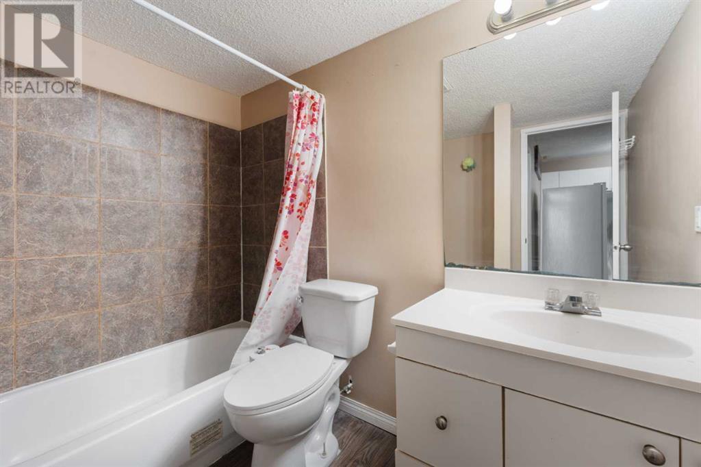 Single Family House Bi-level for Sale in  Tarawood Place NE Taradale Calgary 