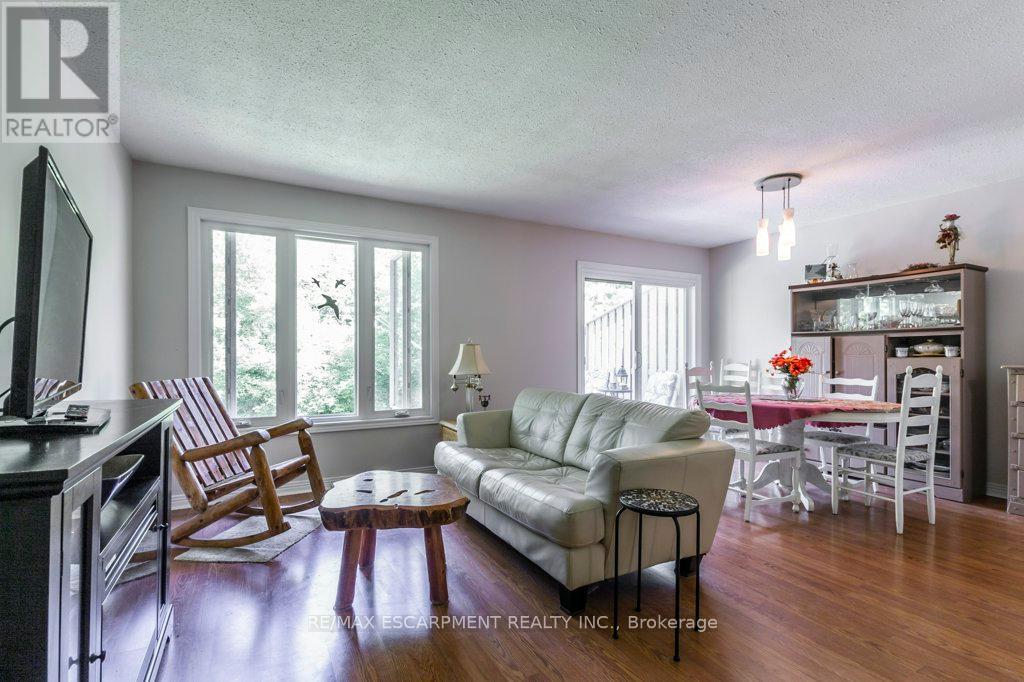 Photo 4 of 14 109 Wilson Street W, Hamilton ON