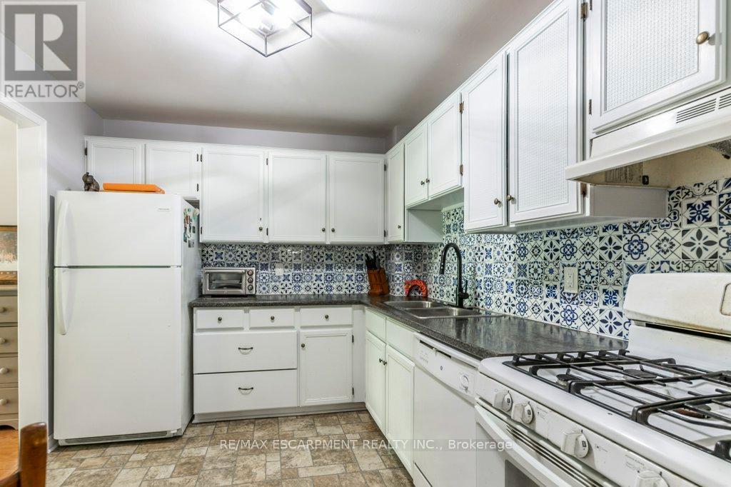 Photo 36 of 14 109 Wilson Street W, Hamilton ON