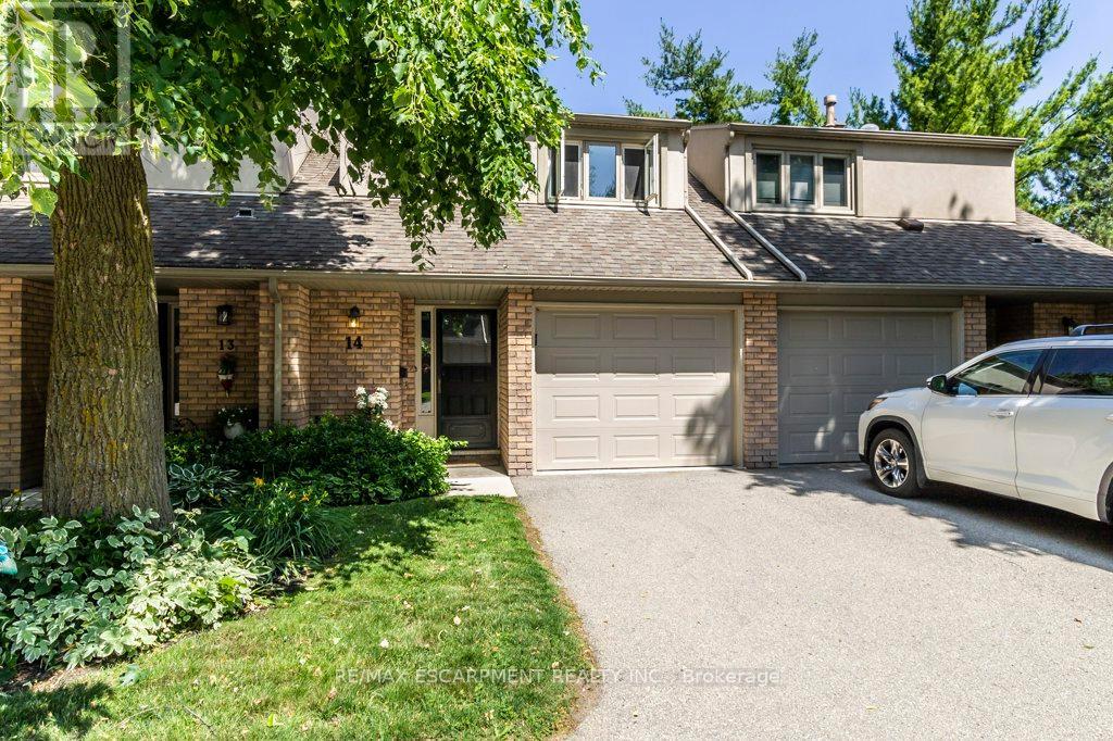 Photo 8 of 14 109 Wilson Street W, Hamilton ON