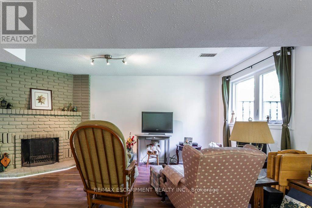 Photo 11 of 14 109 Wilson Street W, Hamilton ON