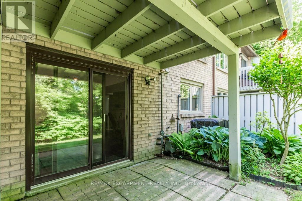 Photo 3 of 14 109 Wilson Street W, Hamilton ON