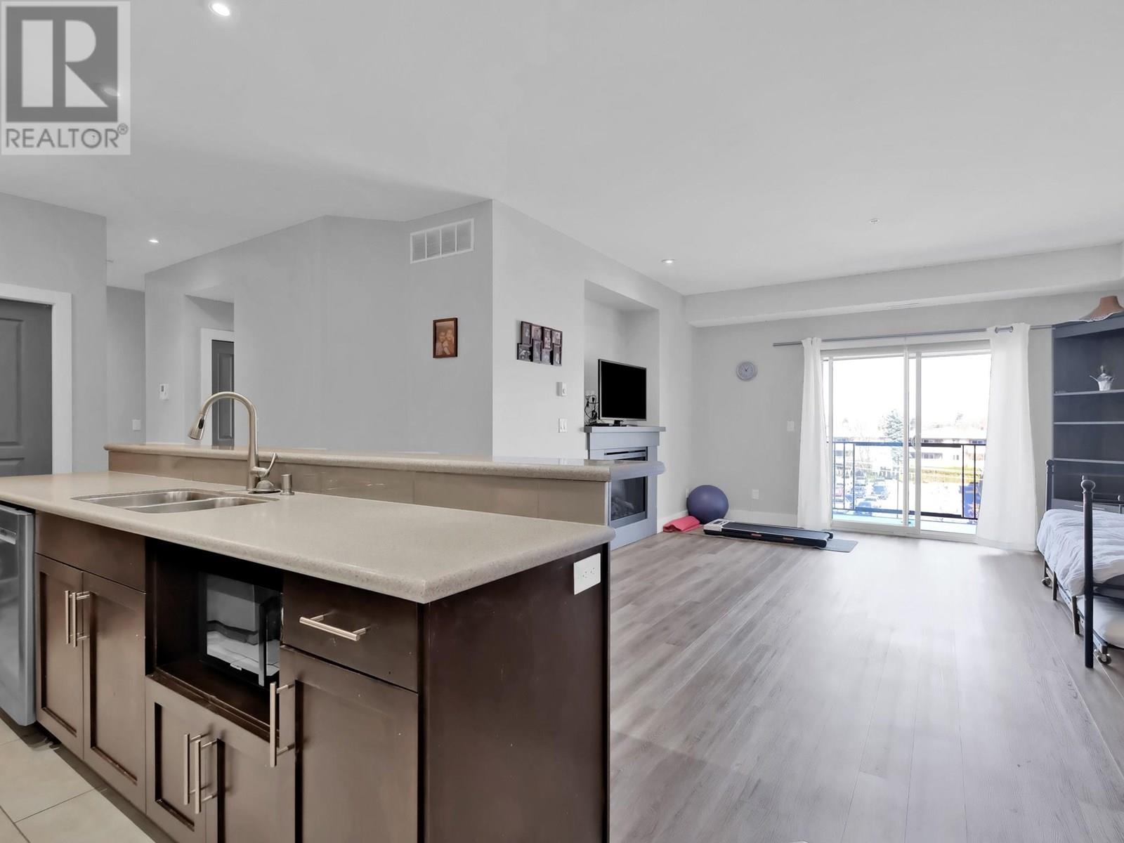 311 250 WATERFORD Avenue, Penticton