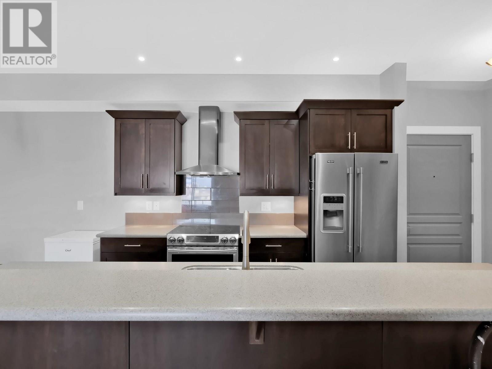 311 250 WATERFORD Avenue, Penticton