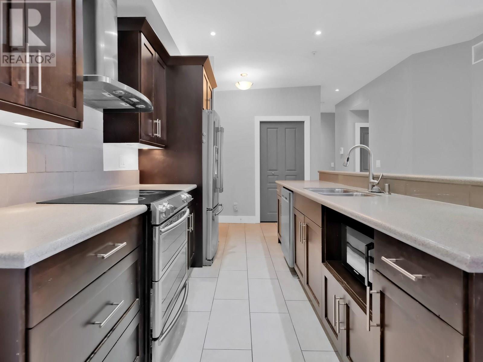 311 250 WATERFORD Avenue, Penticton