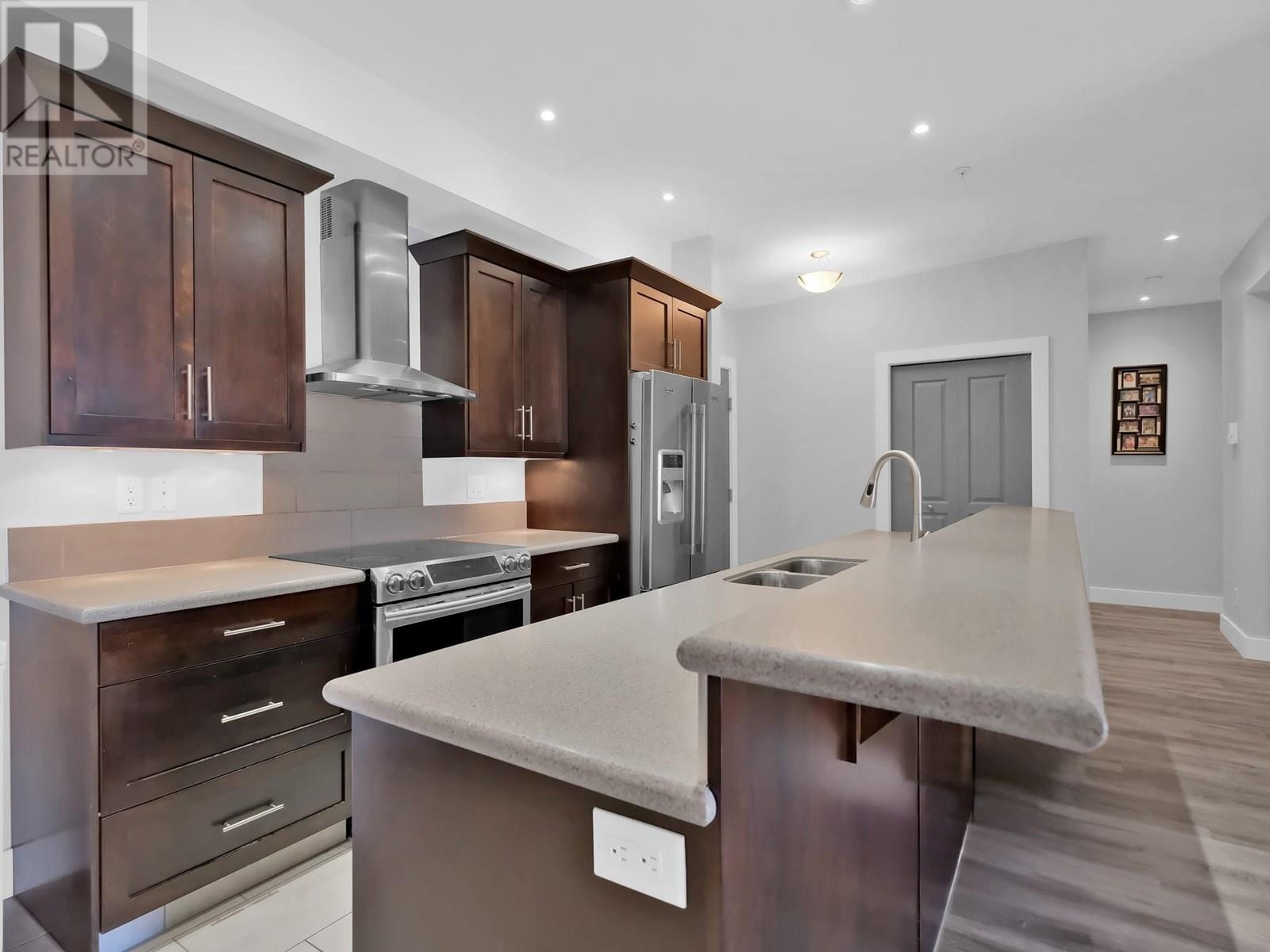 311 250 WATERFORD Avenue, Penticton