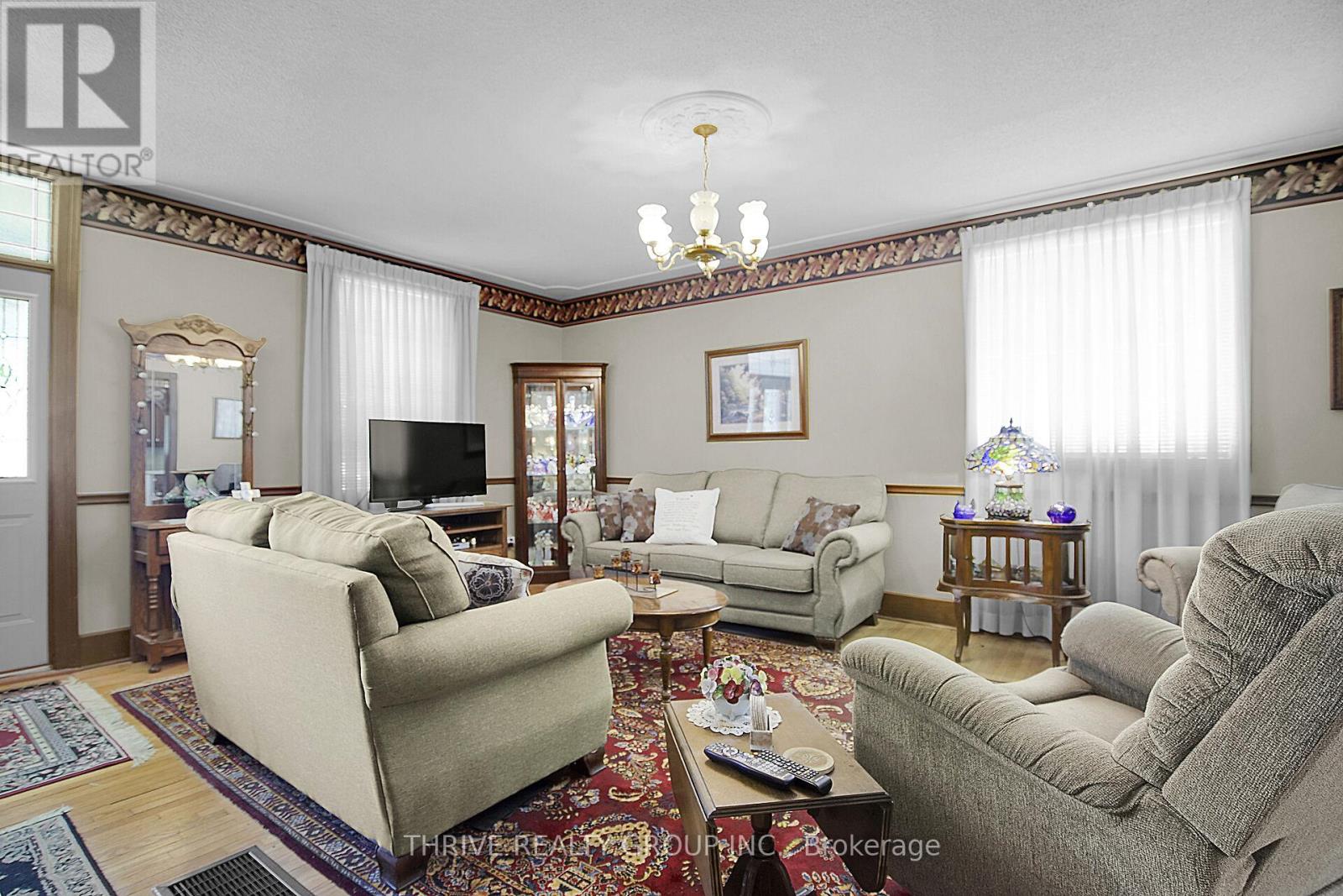 Single Family House for Sale in  BROAD STREET North Middlesex (Parkhill) 