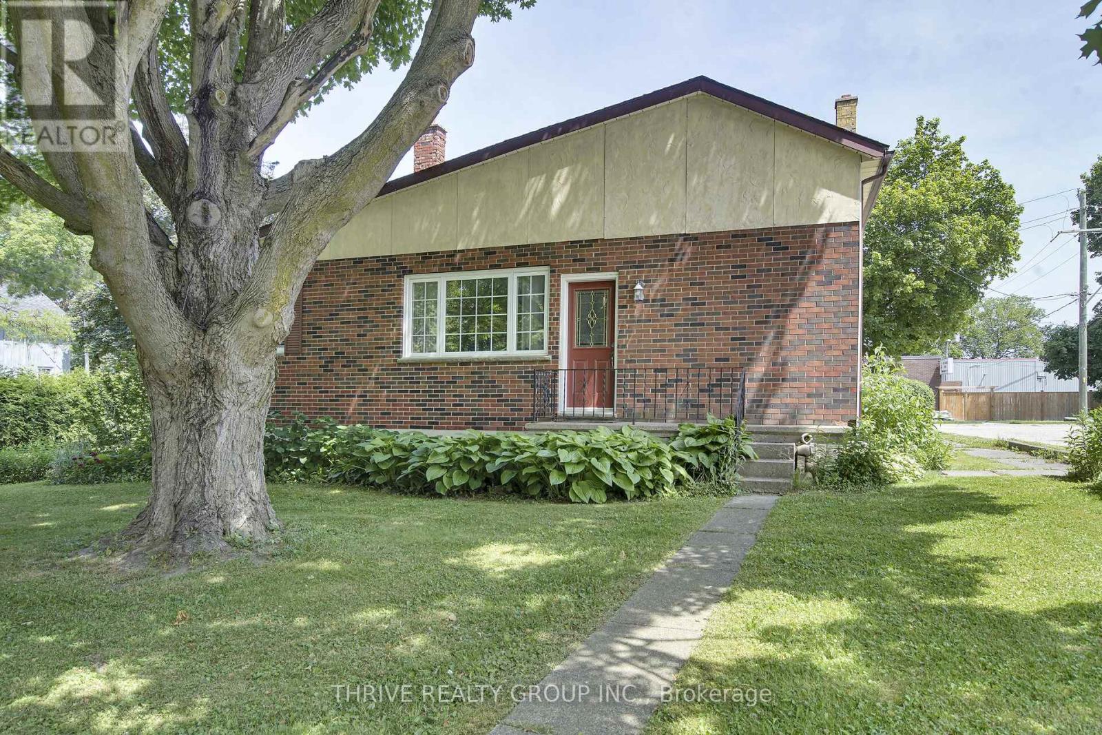 Single Family House for Sale in  BROAD STREET North Middlesex (Parkhill) 
