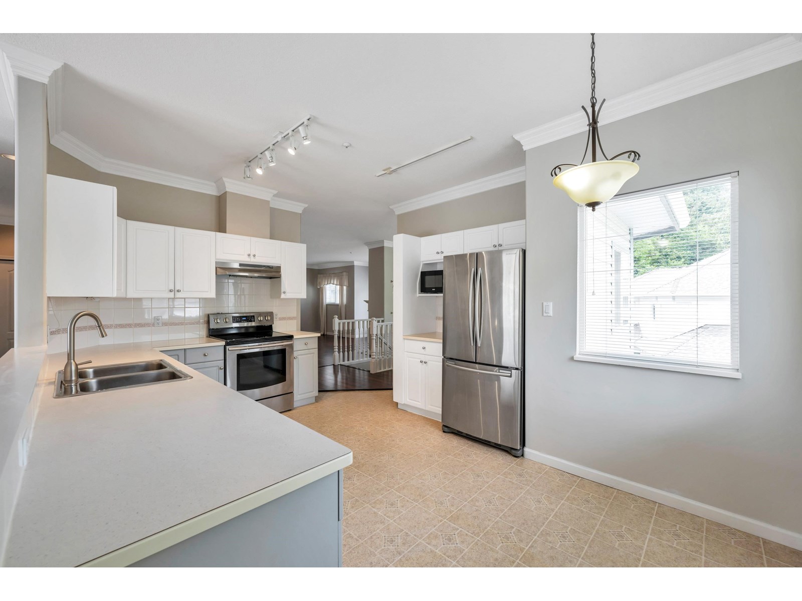 Photo 5 of 14 21579 88 B Avenue, Langley BC