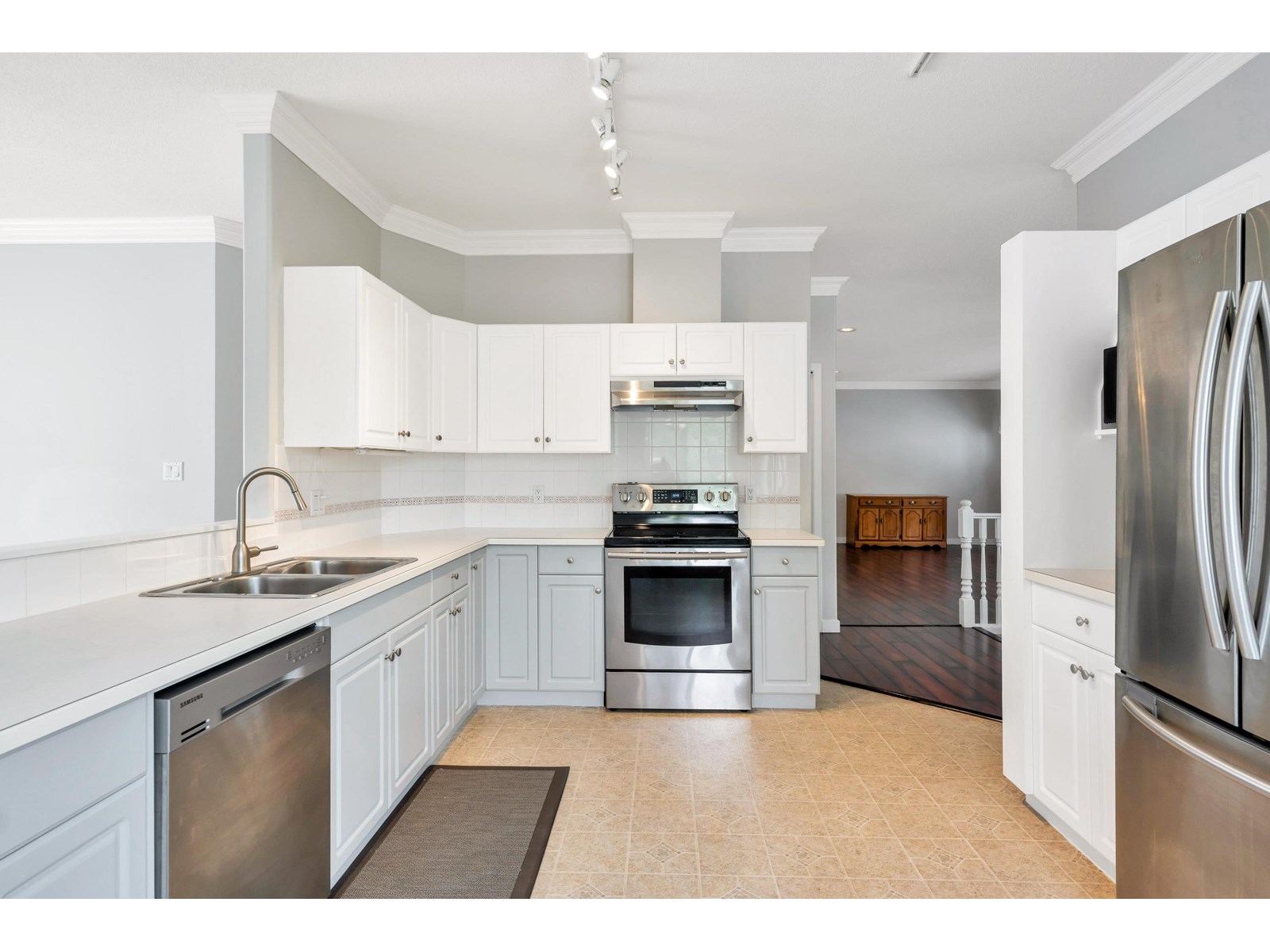 Photo 3 of 14 21579 88 B Avenue, Langley BC