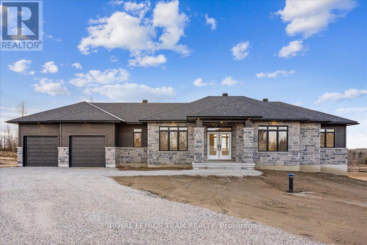 Photo 9 of 91 Hogan Drive, Mcnab Braeside ON