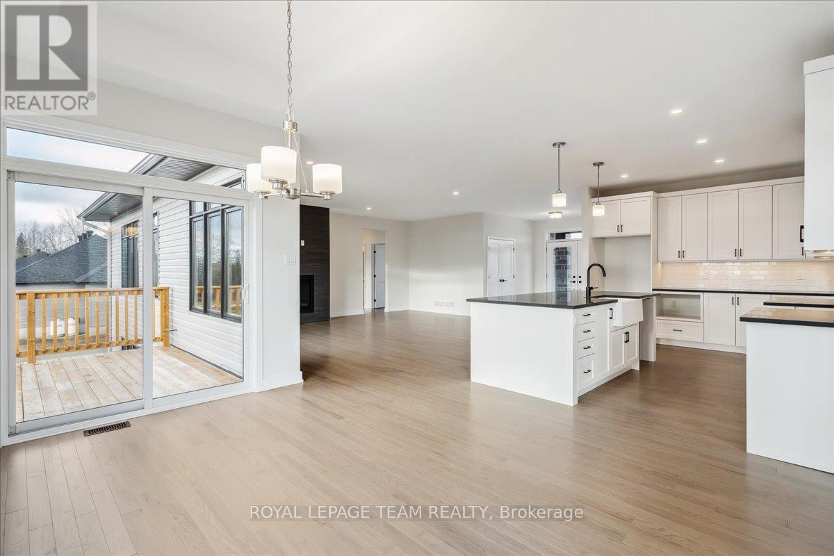 Photo 16 of 91 Hogan Drive, Mcnab Braeside ON