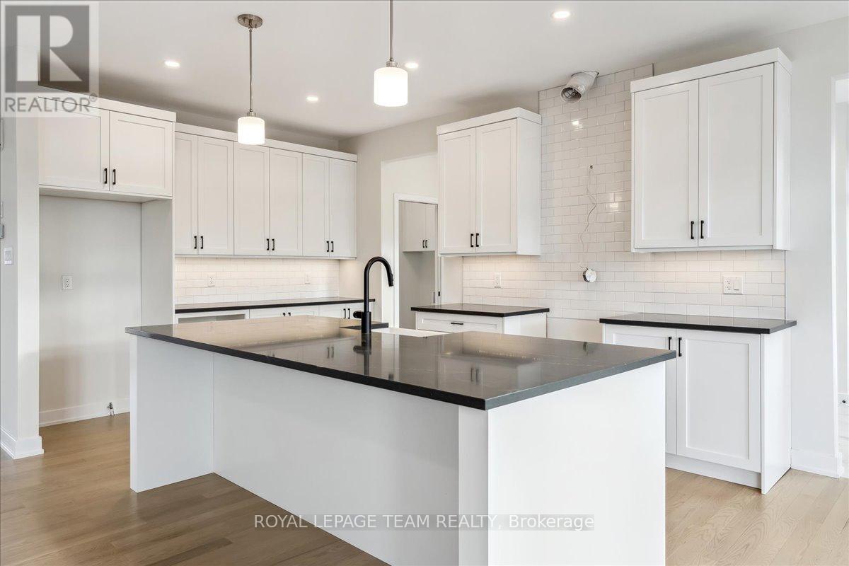 Photo 23 of 91 Hogan Drive, Mcnab Braeside ON