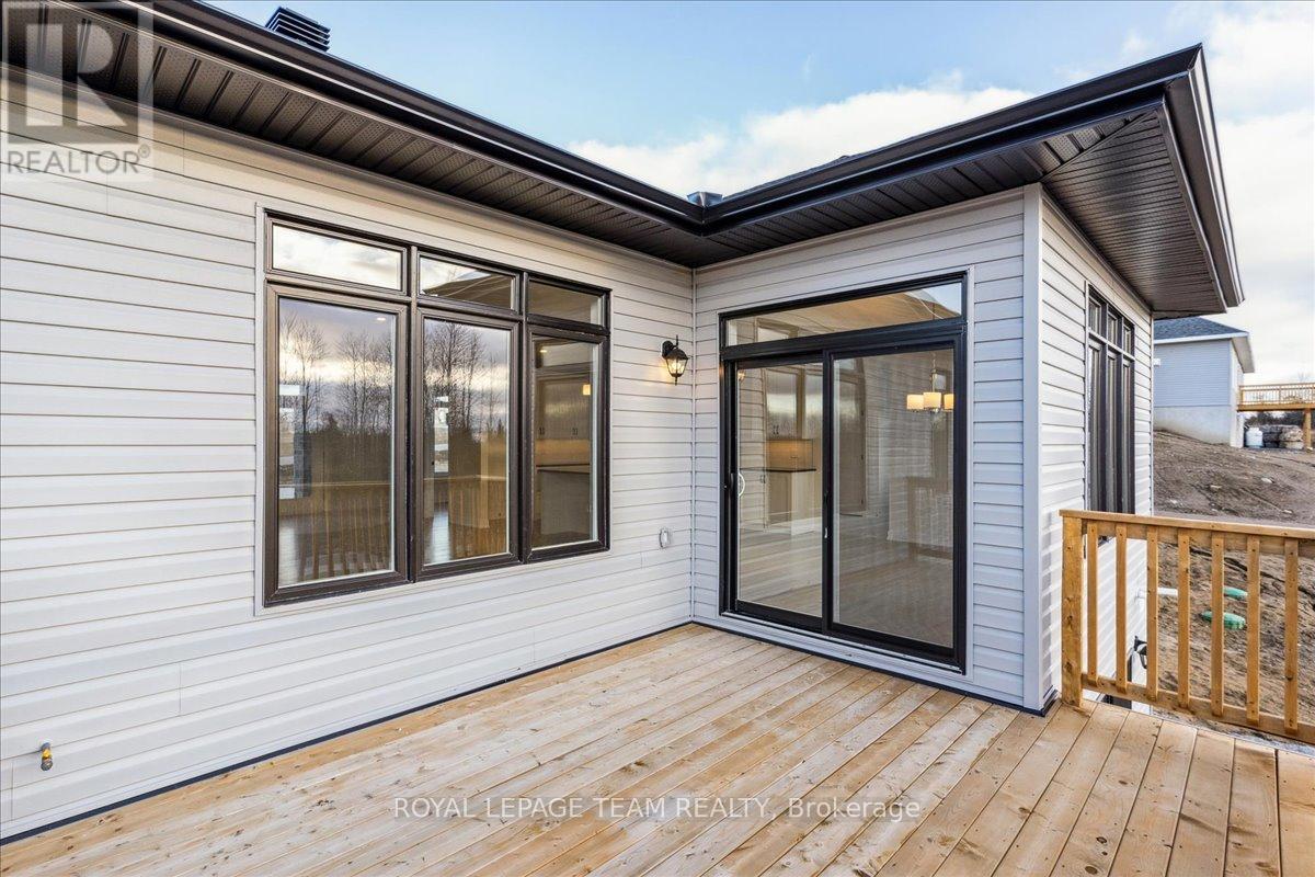 Photo 31 of 91 Hogan Drive, Mcnab Braeside ON