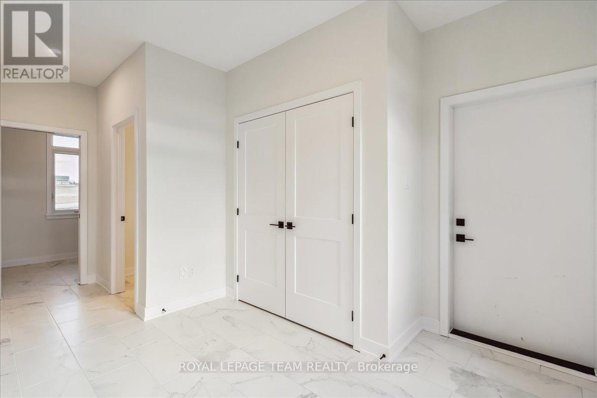 Photo 32 of 91 Hogan Drive, Mcnab Braeside ON