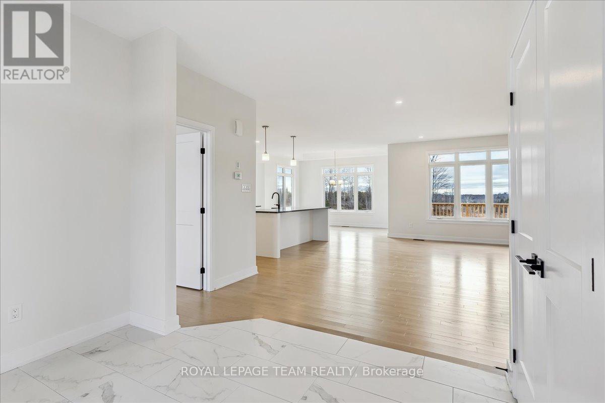 Photo 33 of 91 Hogan Drive, Mcnab Braeside ON
